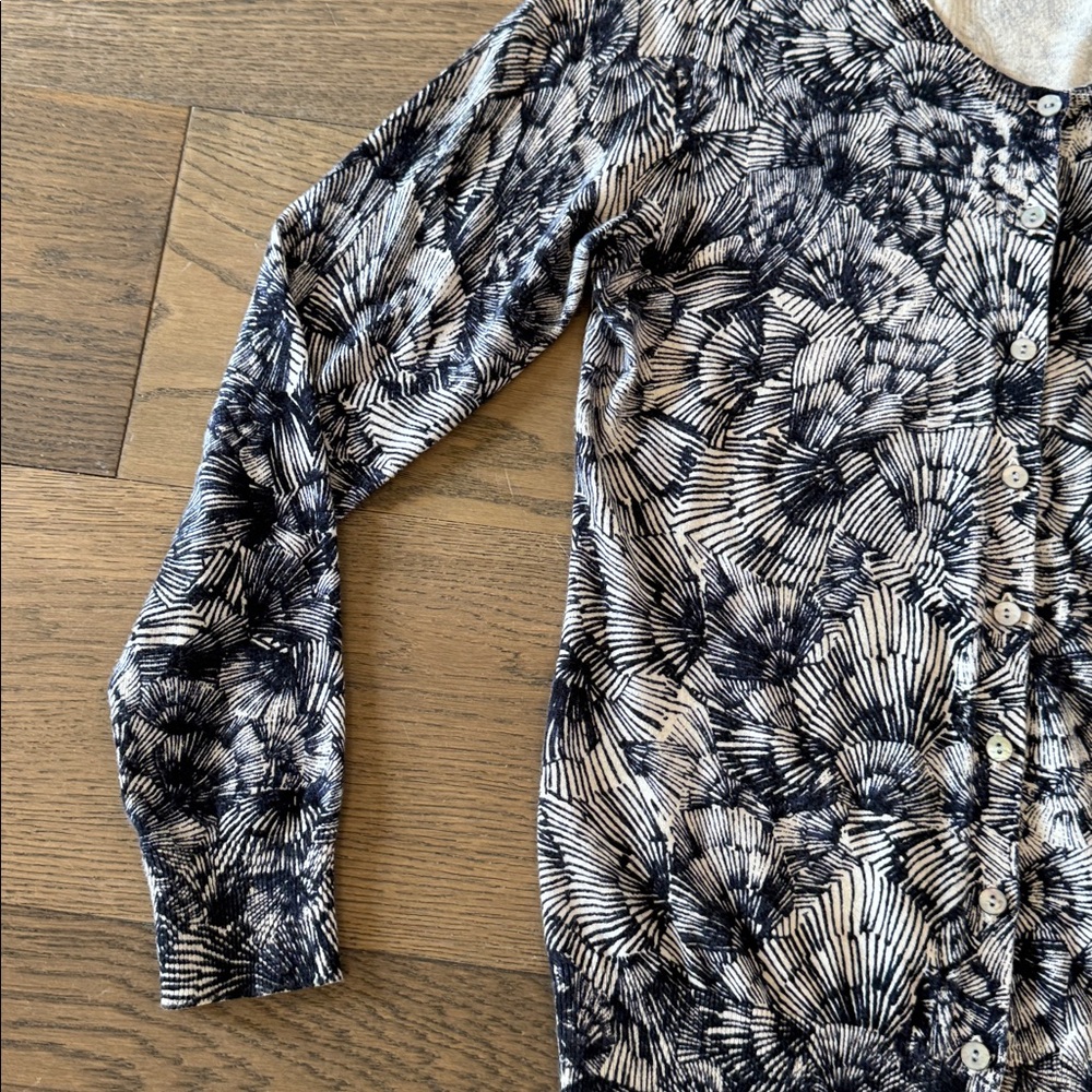 Banana Republic Abstract Floral Cardigan Button Down Long‎ Sleeve Women’s Medium - Picture 4 of 13